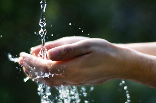 Prolungamento della concessione per la gestione del servizio idrico: per sindaco e giunta l’acqua non è un bene comune