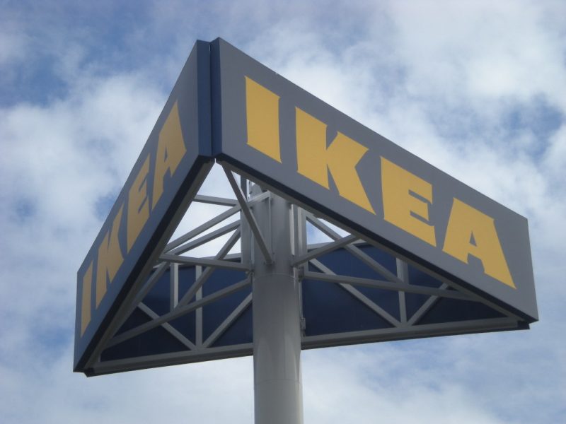 Il modello Ikea: sfrutta e licenzia. Solidarietà ai lavoratori licenziati.