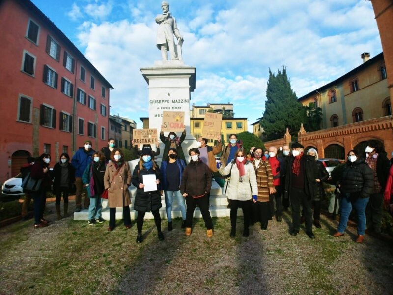 Conferenza stampa davanti alla Prefettura di Pisa in occasione della riapertura delle scuole