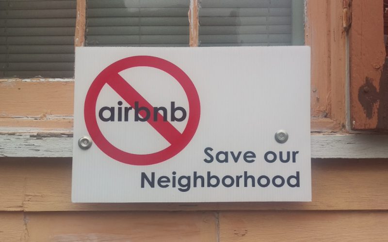 Interrogazione: Monitoraggio delle strutture Airbnb a Pisa
