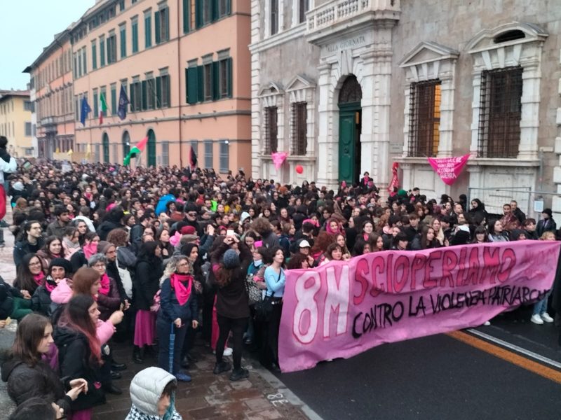 Pisa, Italia, Mondo, 8 Marzo 2024: Contro la violenza patriarcale, siamo marea, e non ci fermeremo.