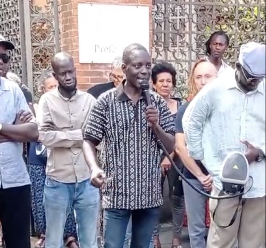 Presidio di solidarietà alla prefettura di Pisa: il video con la testimonianza di Ibrahima Dieng sull’aggressione razzista subita